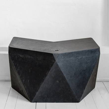 Рабочий стол гексагон брильянт из микроцемента в черном цвете archpole черный 132x74x114 см. фото