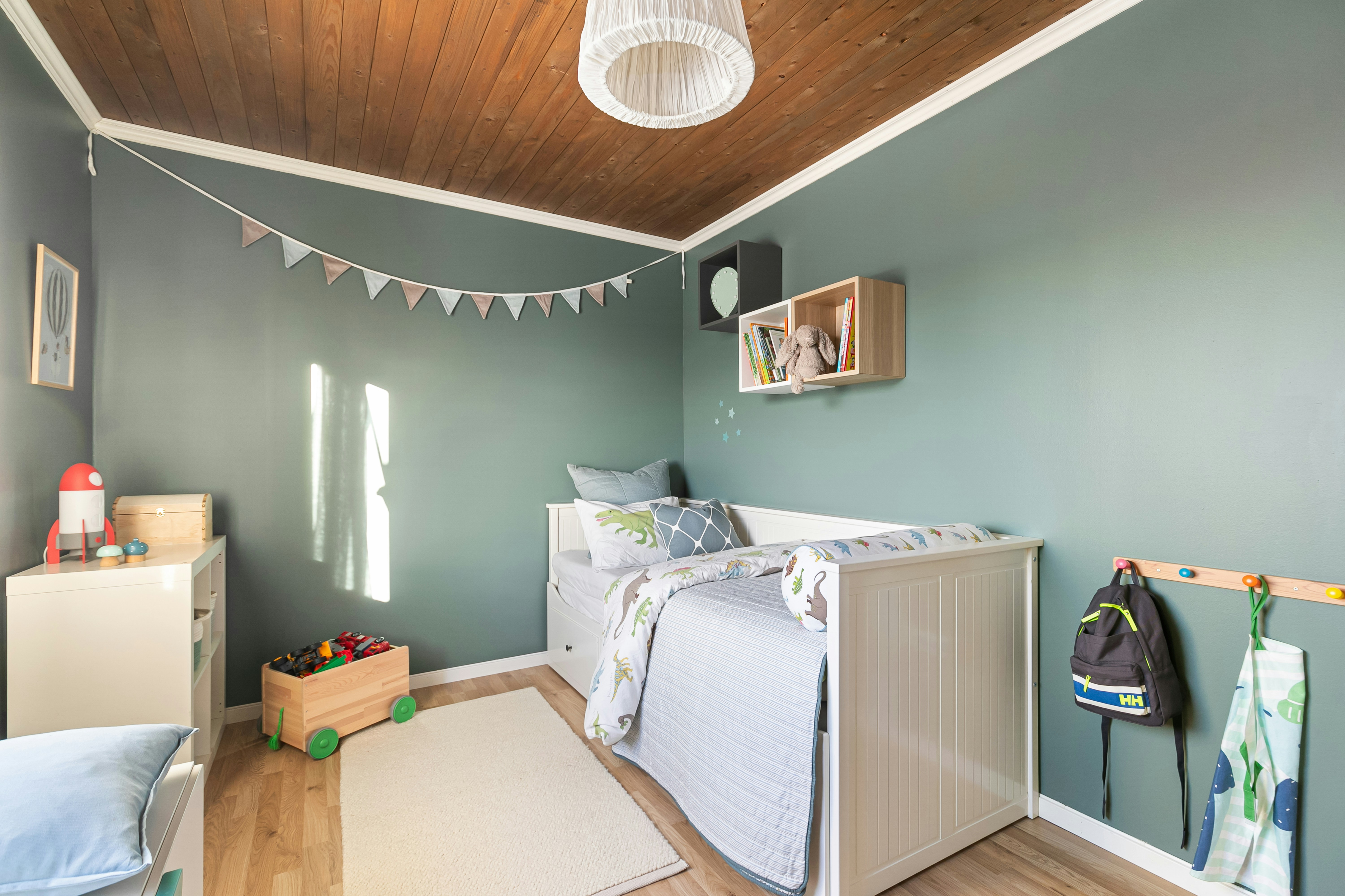 детская комната с односпальной кроватью детская