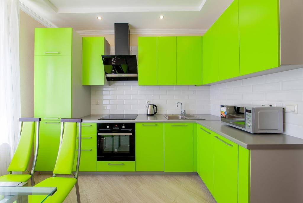 Зеленая кухня дизайн 12