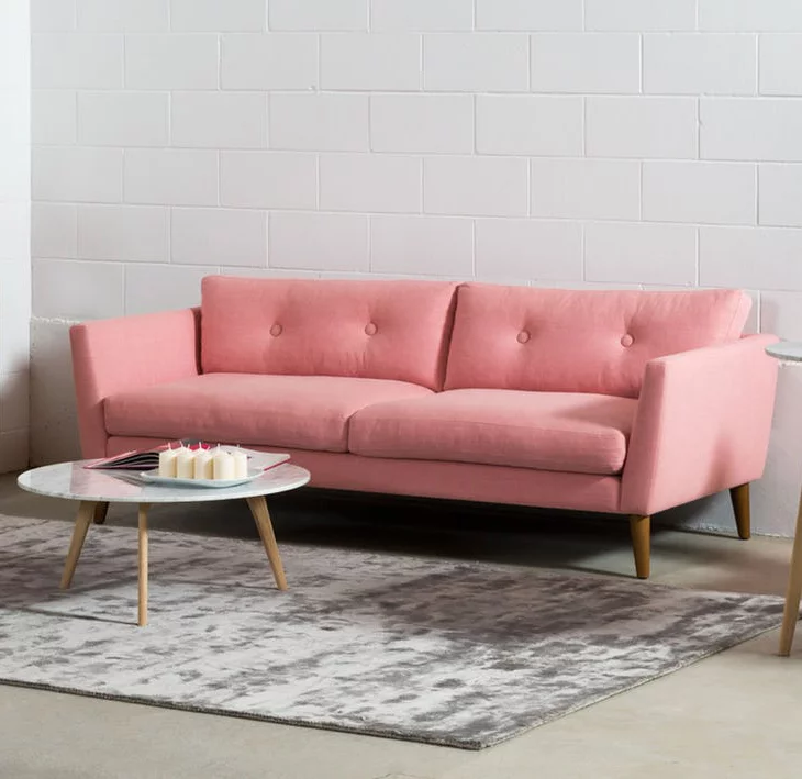прямой розовый диван