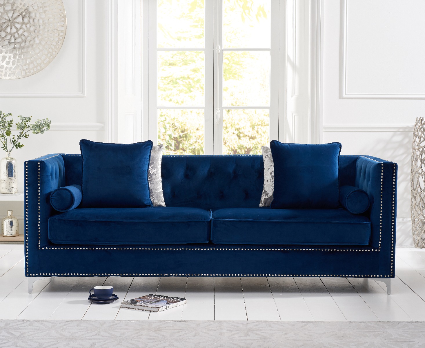 Синий диван в интерьере 11