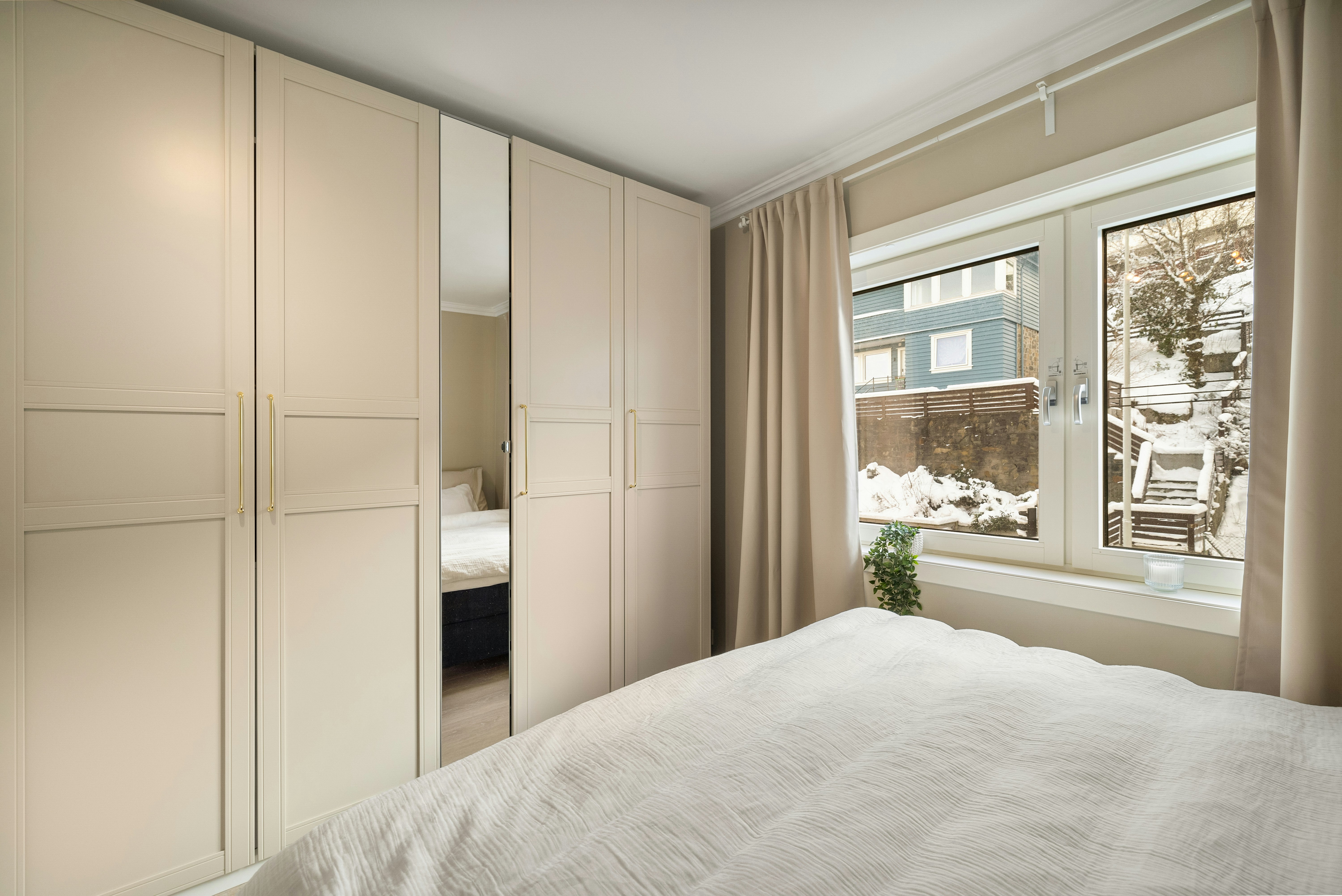 бежевый шкаф в спальню шкаф в спальню