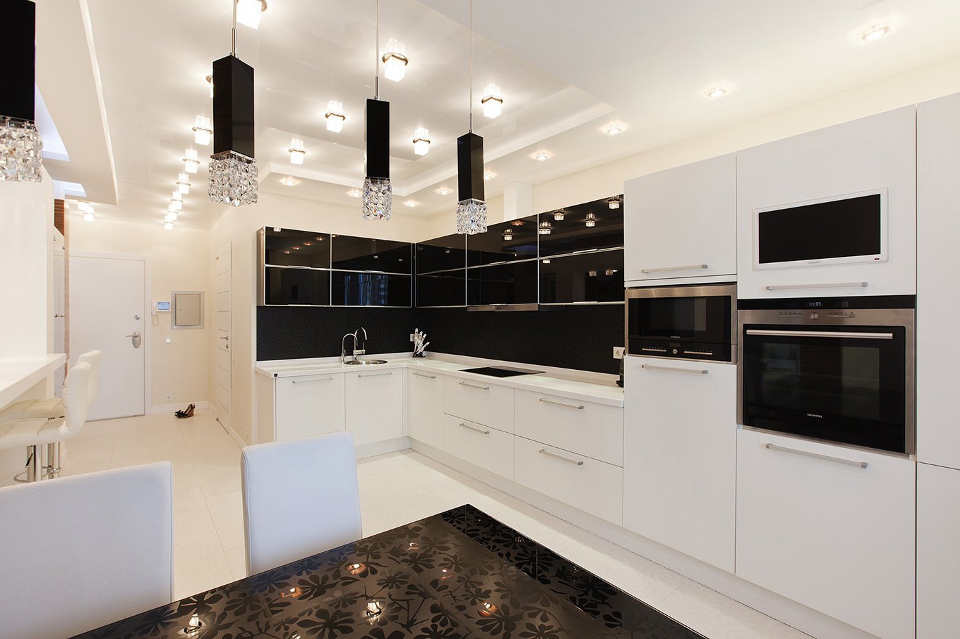 Белая кухня в классическом стиле. Дизайн 33