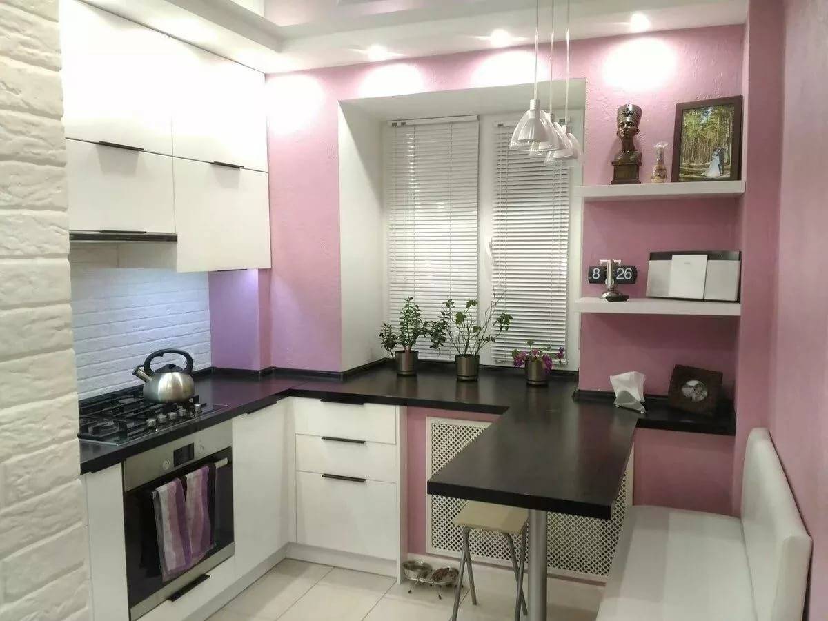 белая с розовым кухня