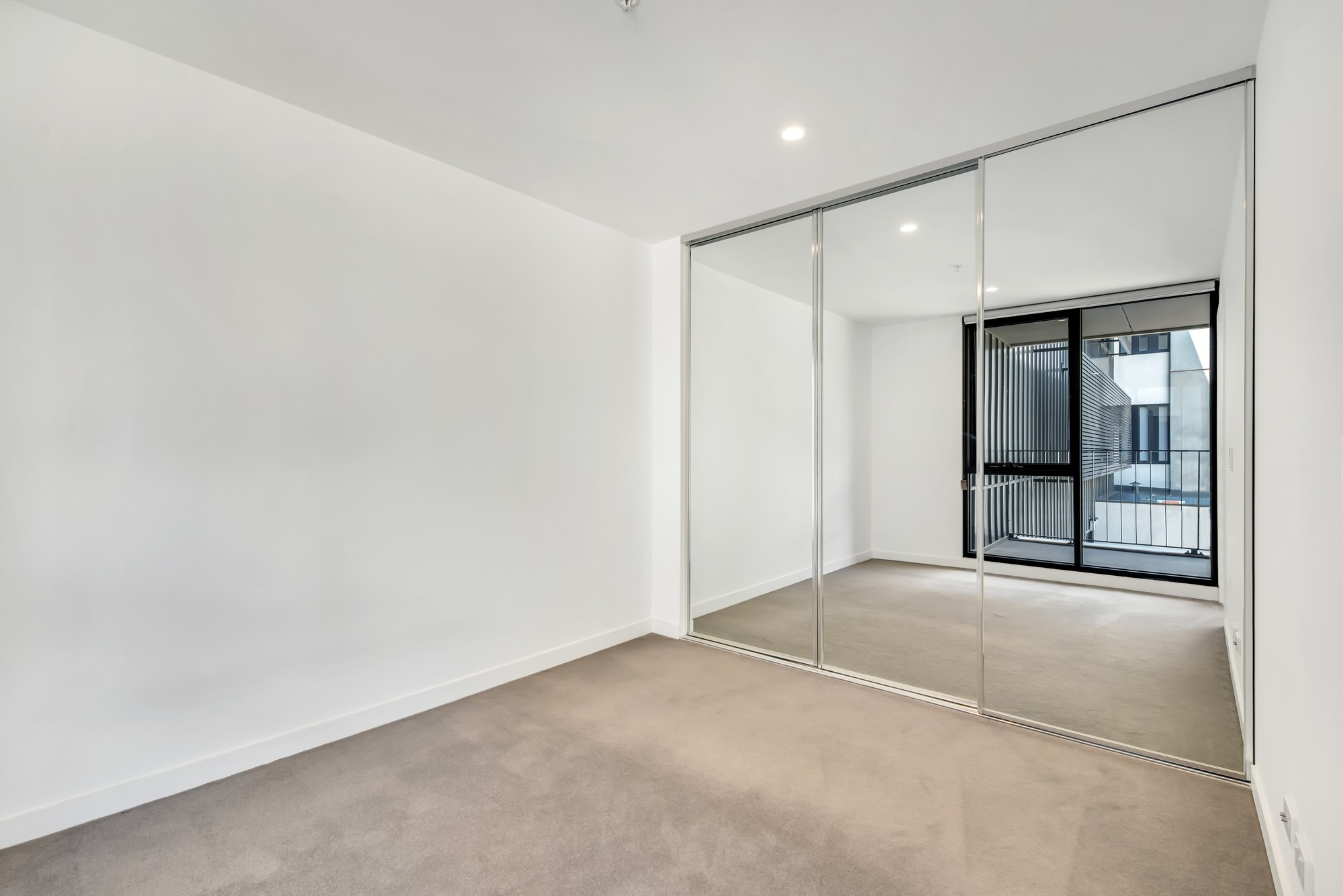 шкаф с зеркалом