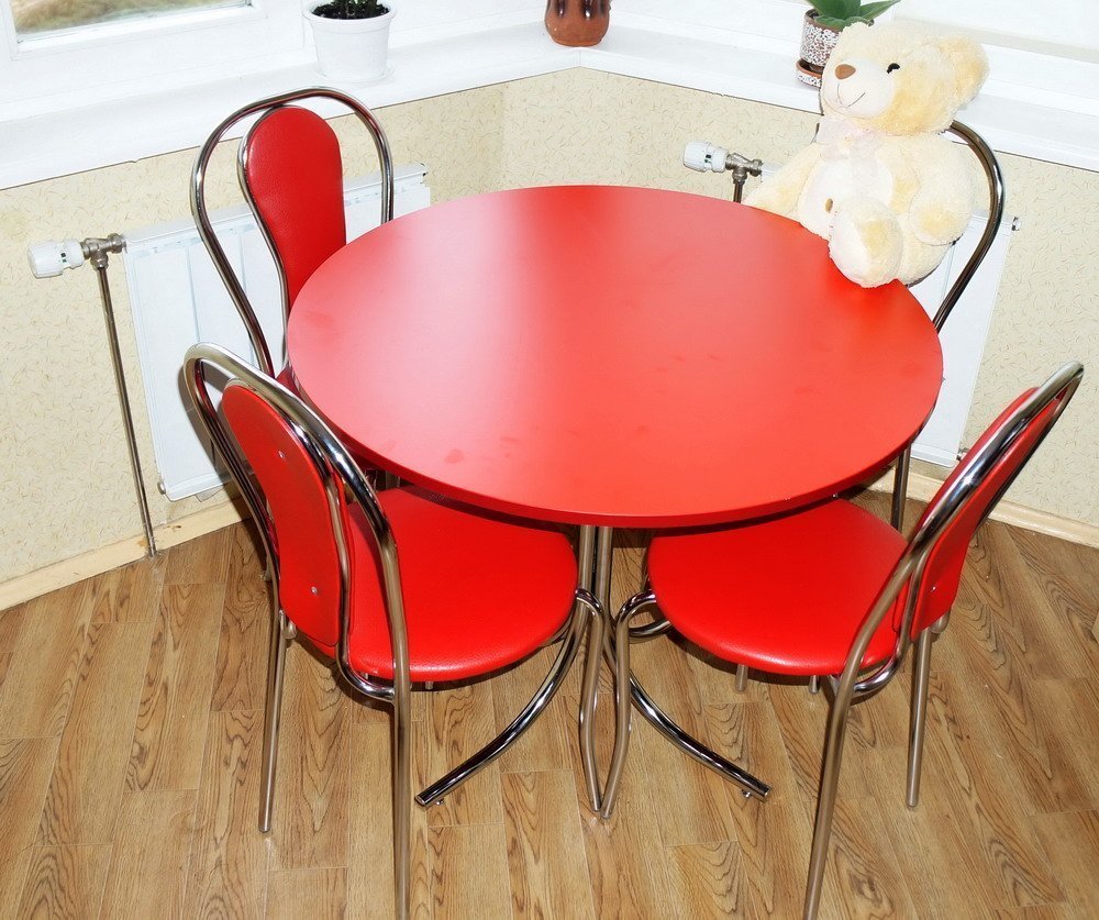 Кухонный стол стулья круглый. Круглый стол на кухню. Круглый стол и стулья для кухни. Кухонные круглые столы и стулья для маленькой кухни. Стол кухонный круглый.