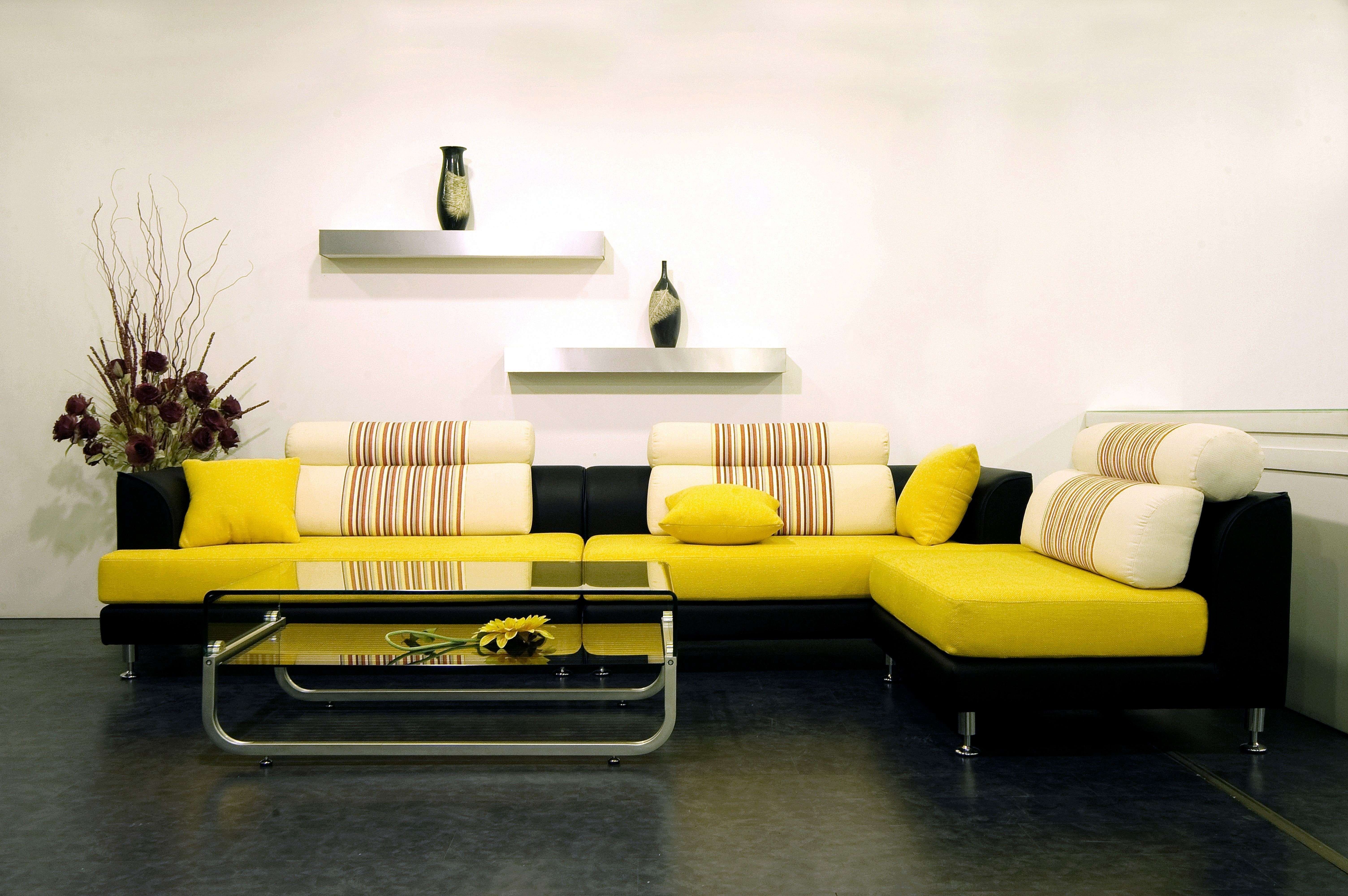 черно-желтый диван