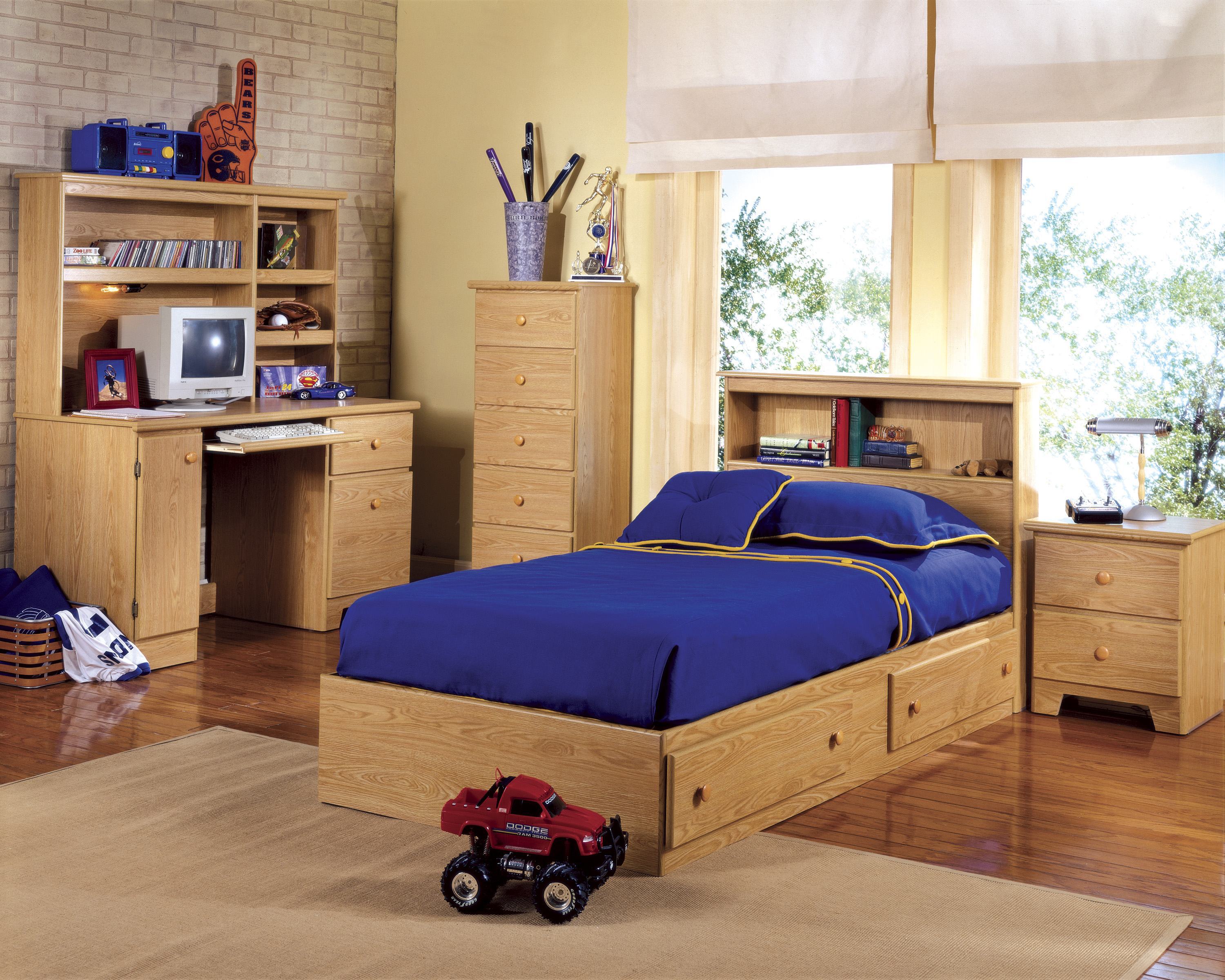 бежевая деревянная кровать для подростка