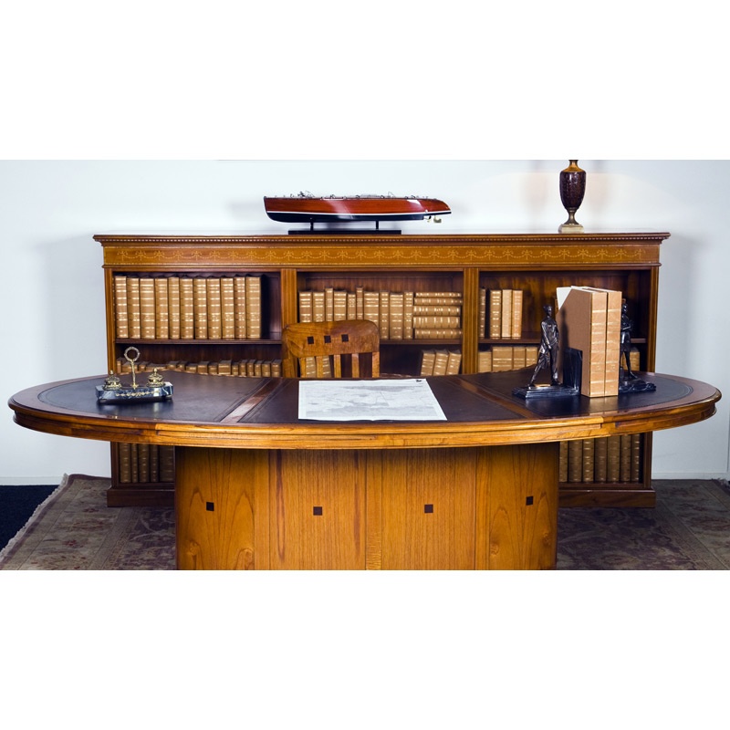 Деревянный стол в кабинет