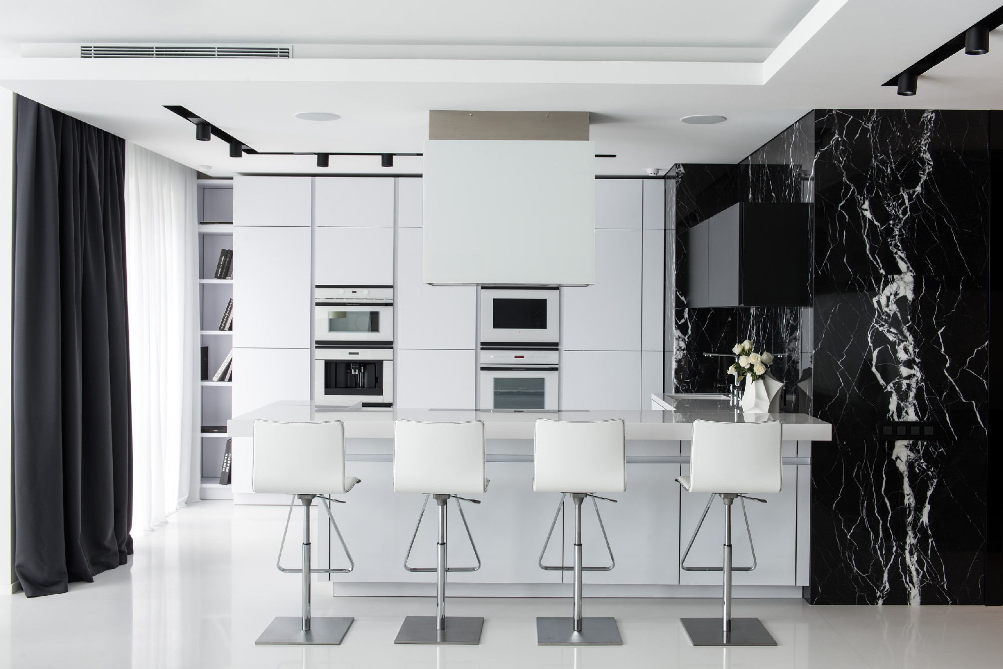 Белая кухня в классическом стиле. Дизайн 34