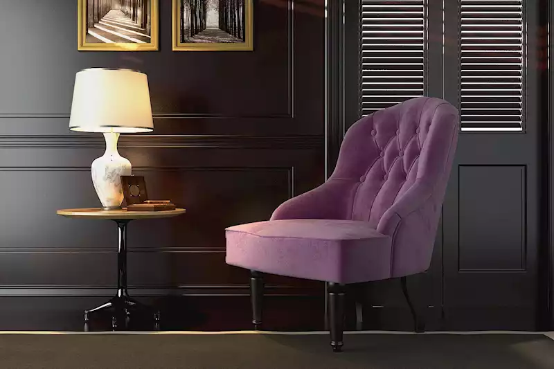 кресло в интерьере лиловое