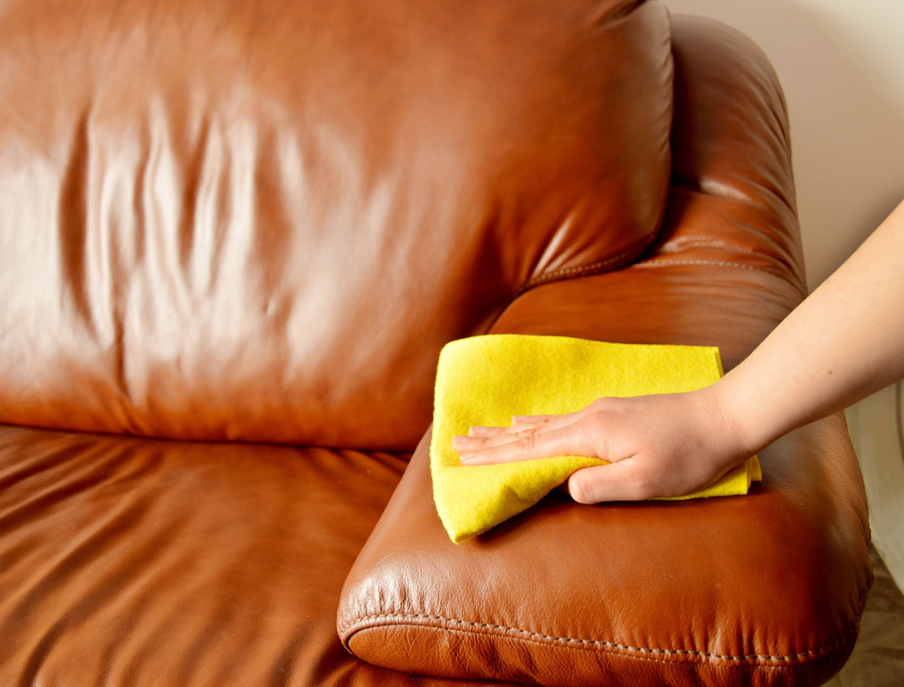 Как почистить диван в домашних условиях 6