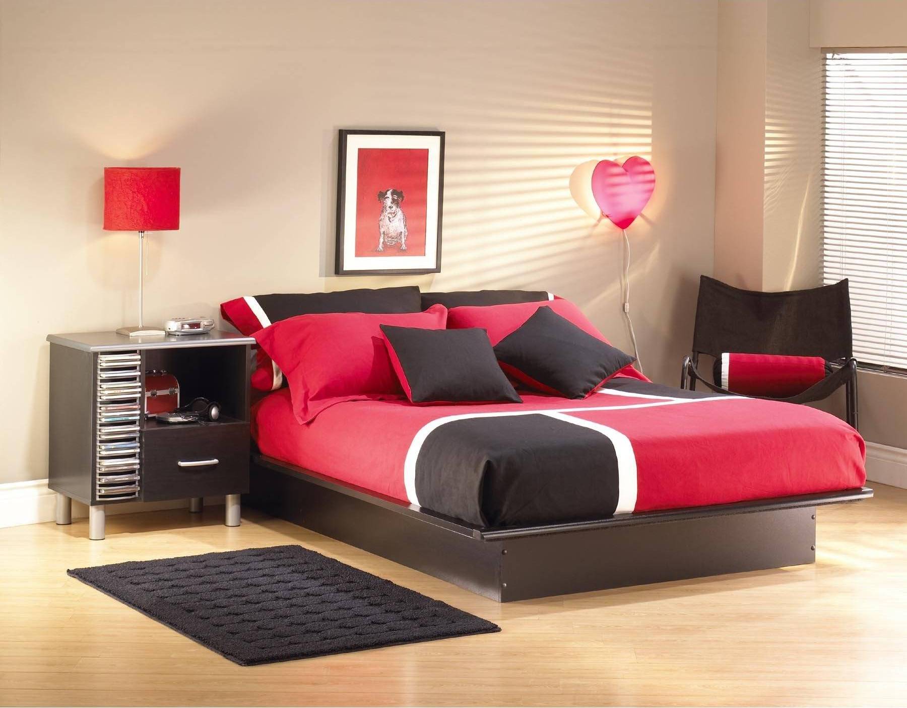 кровать черно-красная 